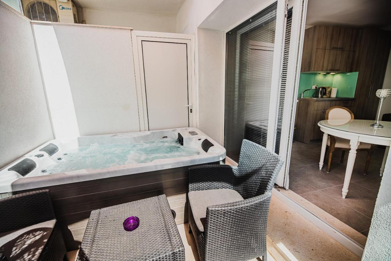 Downtown Luxury Apartments With Hot Tub Vodice Esterno foto