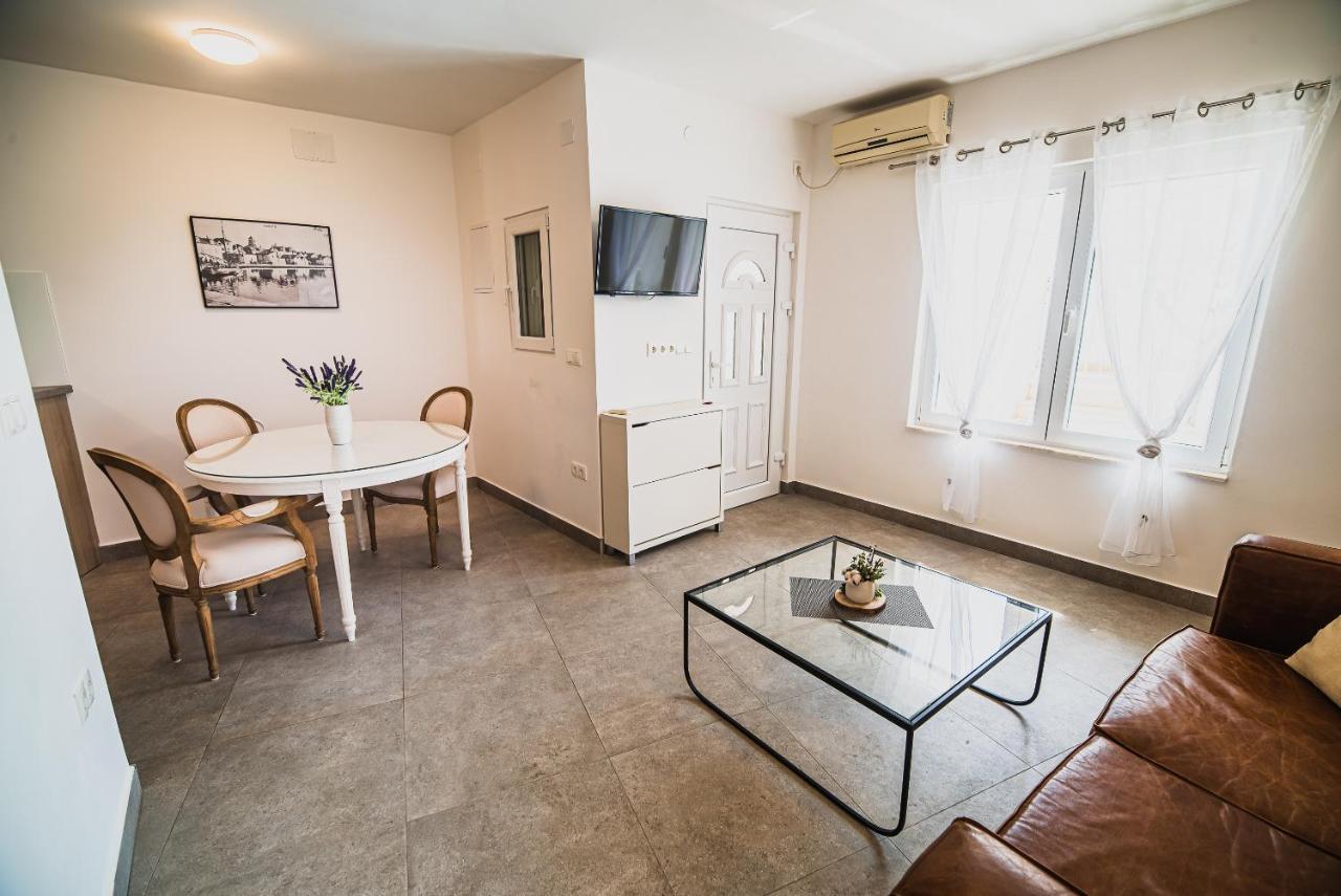 Downtown Luxury Apartments With Hot Tub Vodice Esterno foto