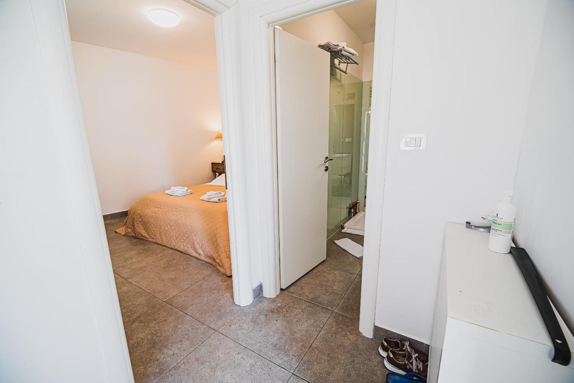 Downtown Luxury Apartments With Hot Tub Vodice Camera foto